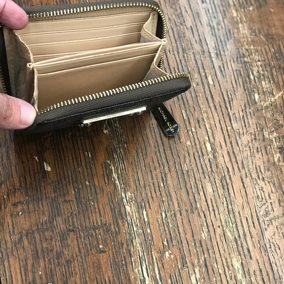 Authentic MICHAEL KORS Small Wallet Card Case - Picture 6 of 7